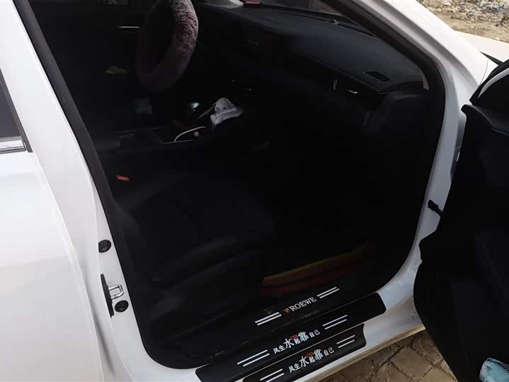 Фото 8 - Roewe i5