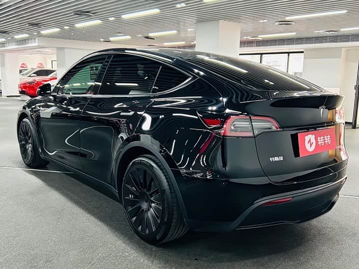 Фото 6 - Tesla Model Y