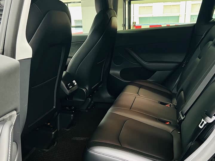 Фото 8 - Tesla Model Y