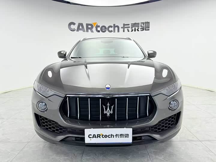 Фото 2 - Maserati Levante