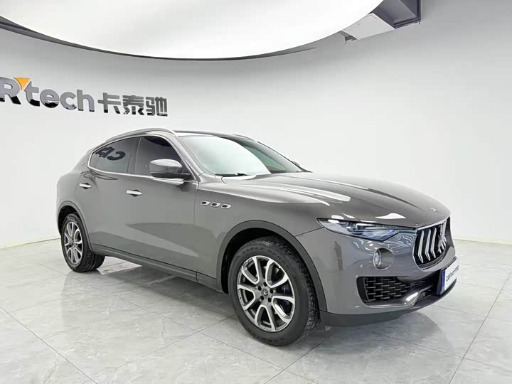 Фото 3 - Maserati Levante