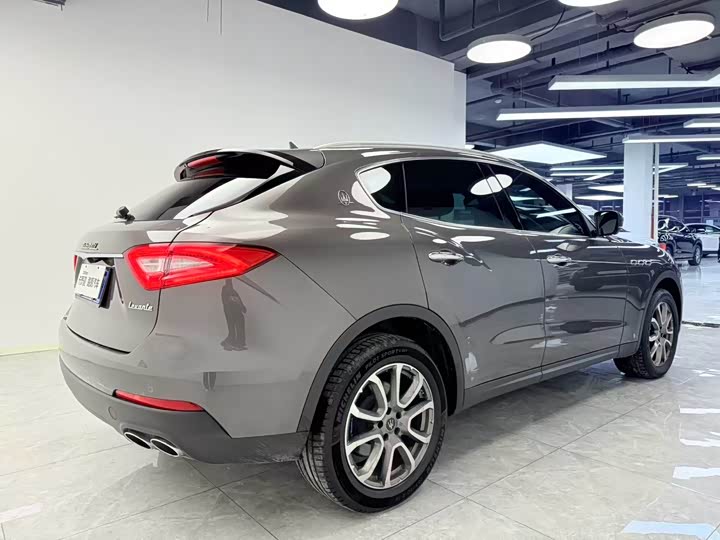 Фото 6 - Maserati Levante