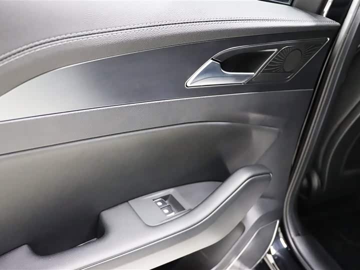 Фото 9 - Hongqi H5