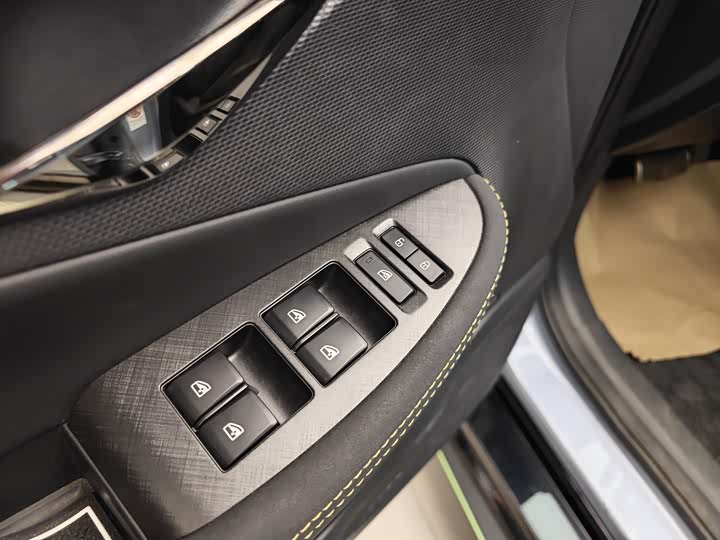 Фото 9 - Changan UNI-T