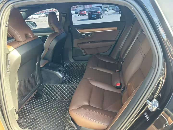 Фото 4 - Volvo S90