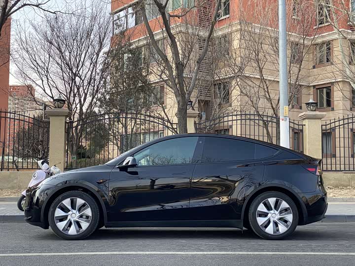 Фото 2 - Tesla Model Y