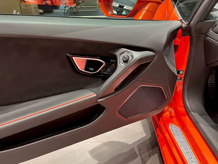 Фото 2 - Lamborghini Huracán