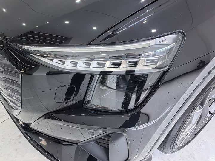 Фото 6 - Audi Q5 e-tron