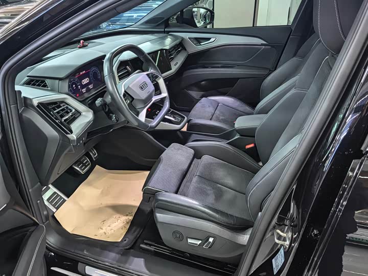 Фото 7 - Audi Q5 e-tron