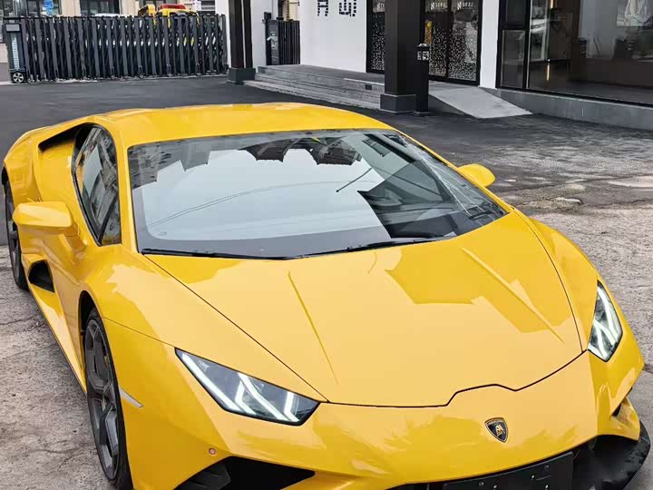 Фото 3 - Lamborghini Huracán