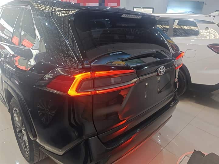 Фото 6 - Toyota Wildlander