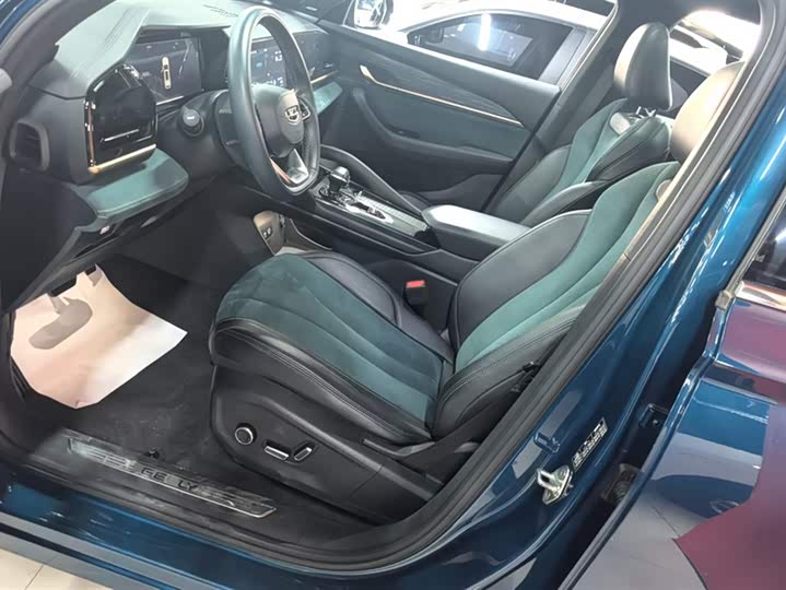 Фото 9 - Geely Monjaro