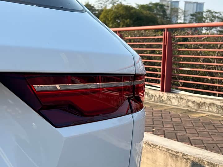 Фото 8 - Jaguar F-Pace