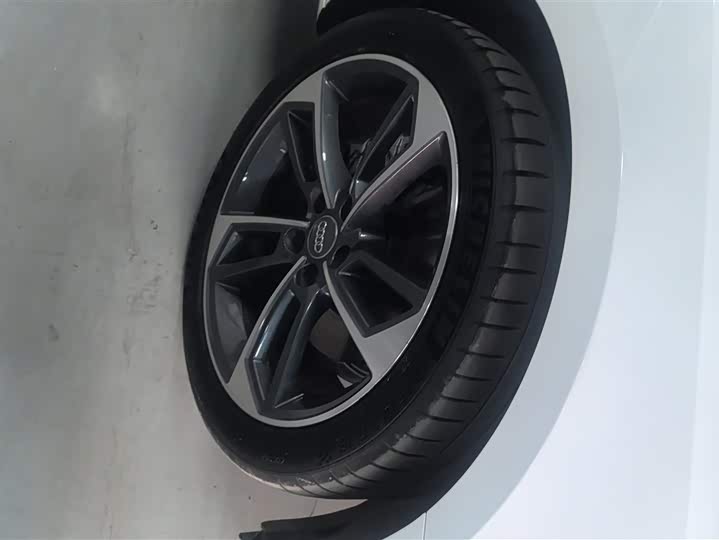 Фото 6 - Audi A4L