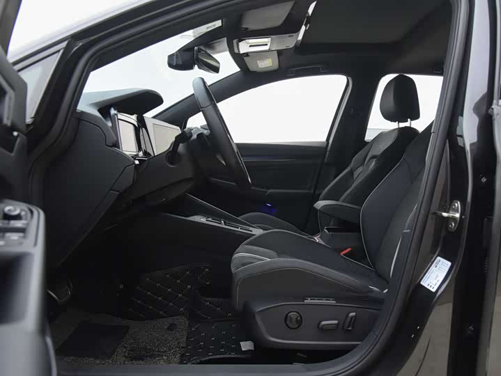 Фото 6 - Volkswagen Golf