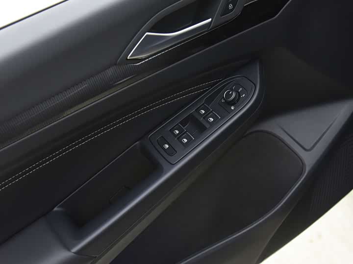 Фото 8 - Volkswagen Golf