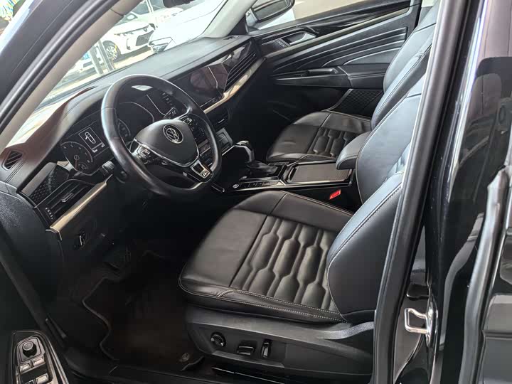 Фото 7 - Volkswagen Passat