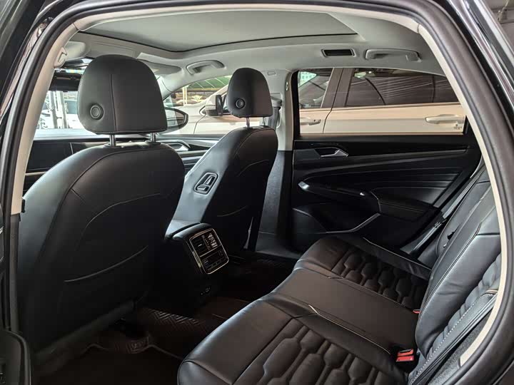 Фото 8 - Volkswagen Passat