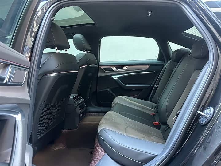 Фото 8 - Audi A6L