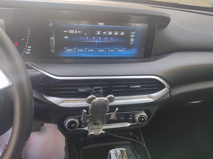 Фото 6 - Bestune T77