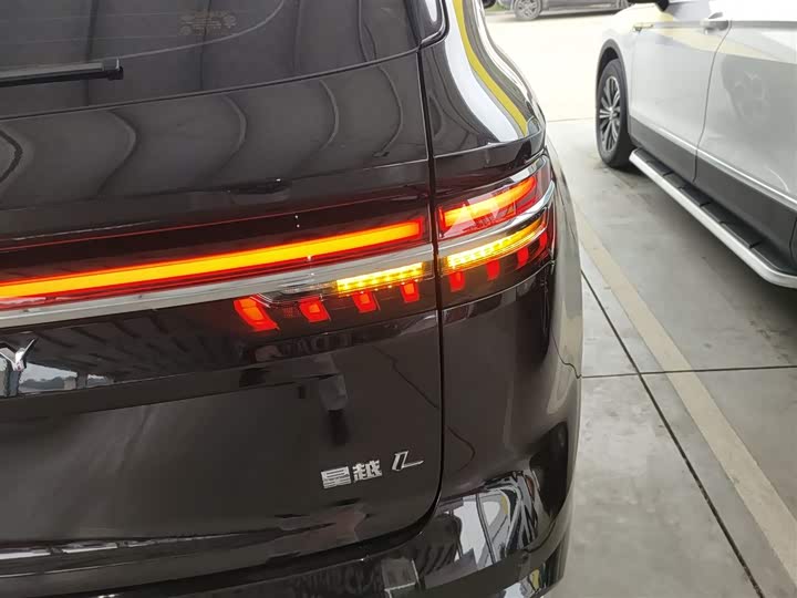 Фото 8 - Geely Monjaro