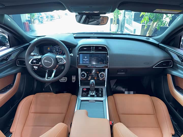Фото 7 - Jaguar XE L
