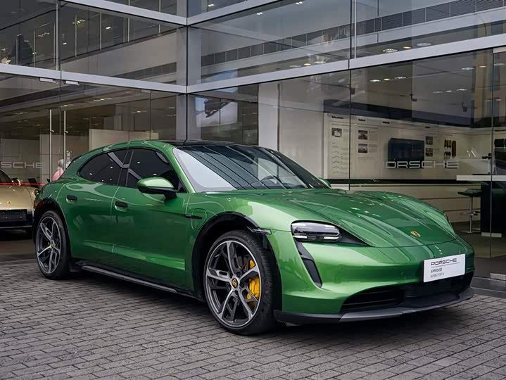 Фото 4 - Porsche Taycan