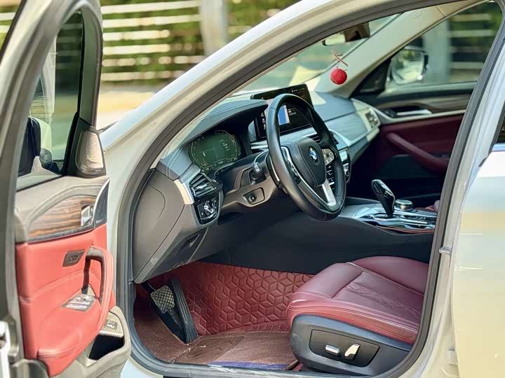 Фото 6 - BMW 5 Series