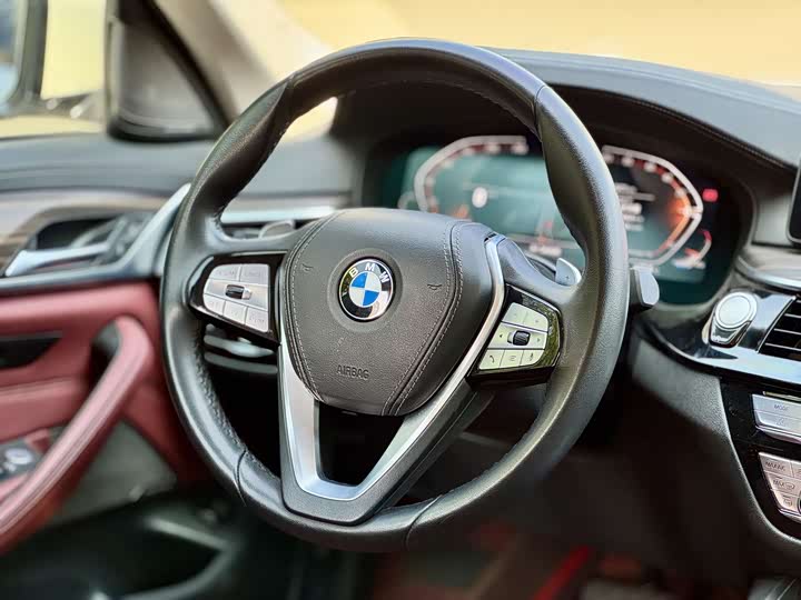 Фото 9 - BMW 5 Series