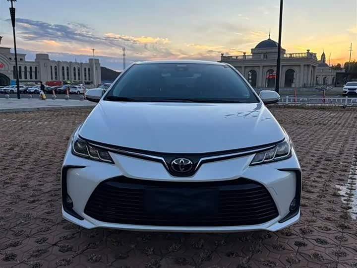 Фото 2 - Toyota Corolla