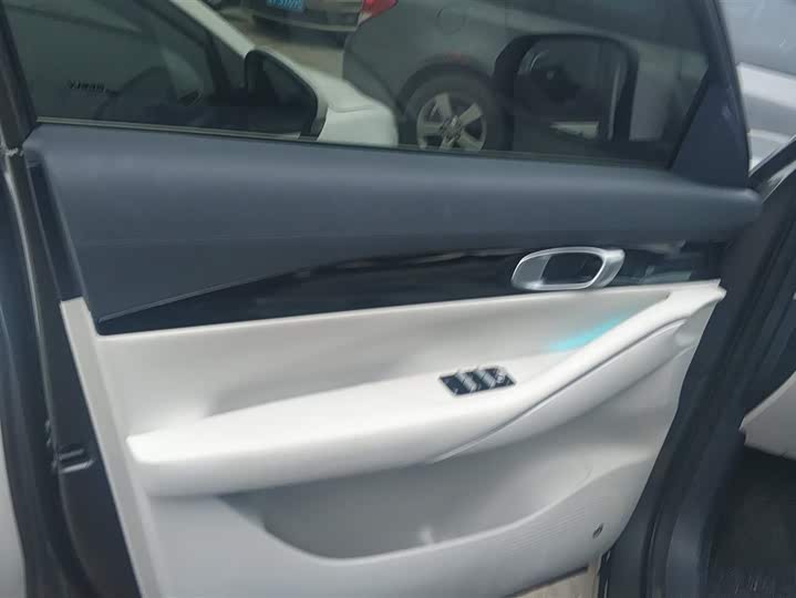 Фото 7 - Geely Galaxy E5