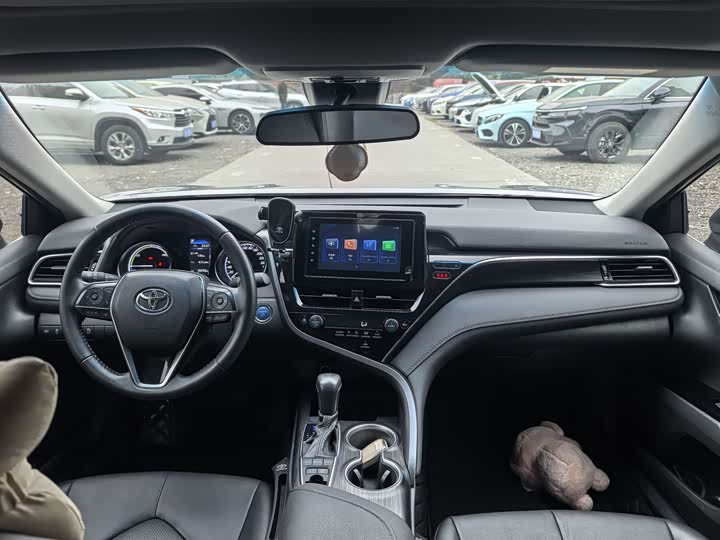 Фото 6 - Toyota Camry