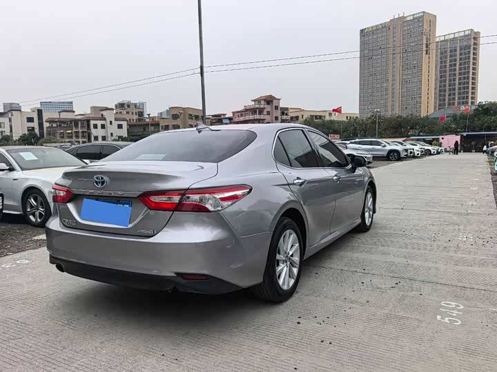 Фото 7 - Toyota Camry