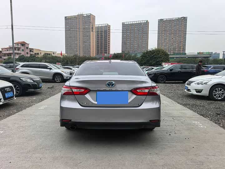 Фото 8 - Toyota Camry