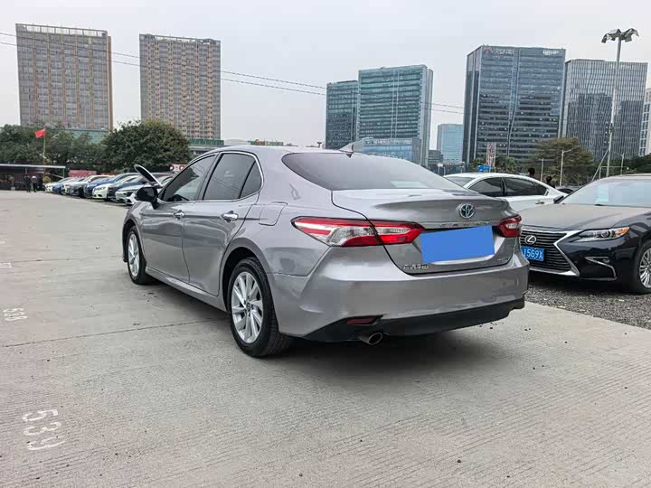 Фото 9 - Toyota Camry