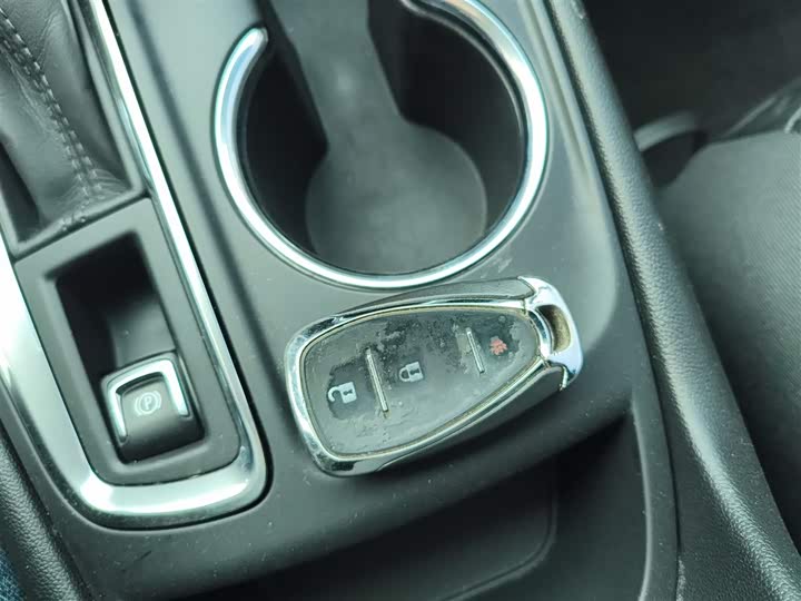 Фото 9 - Chevrolet Equinox