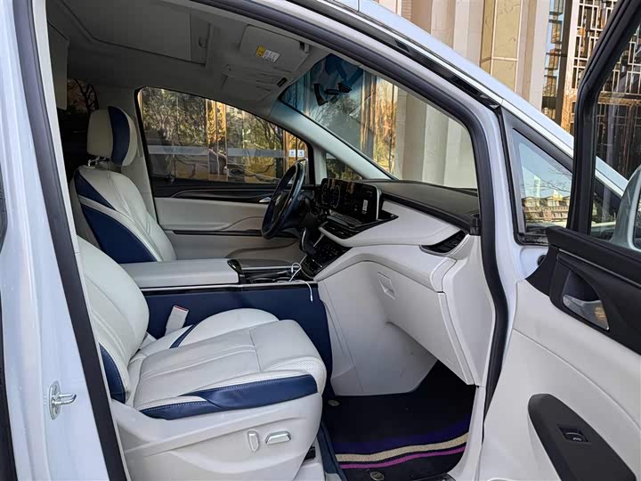 Фото 8 - Buick GL8 ES