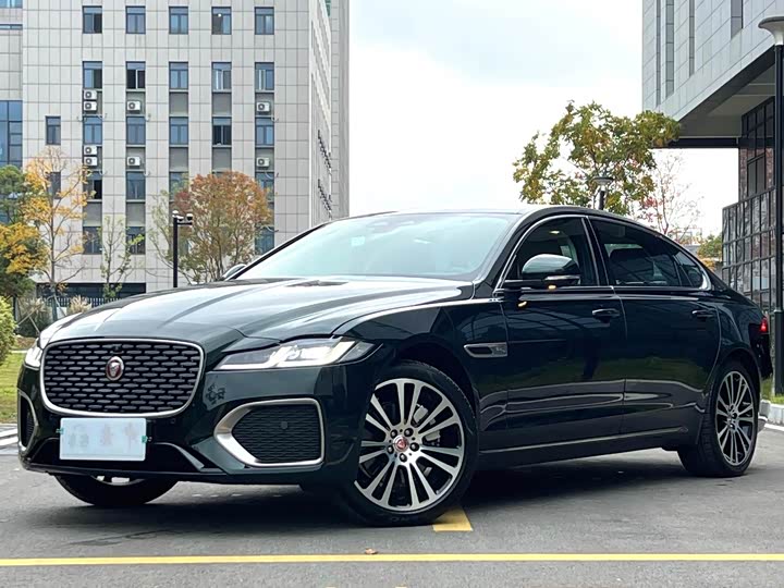 Фото 1 - Jaguar XF L