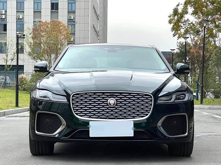 Фото 2 - Jaguar XF L