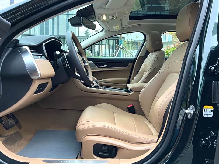 Фото 4 - Jaguar XF L