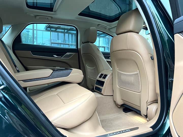 Фото 6 - Jaguar XF L