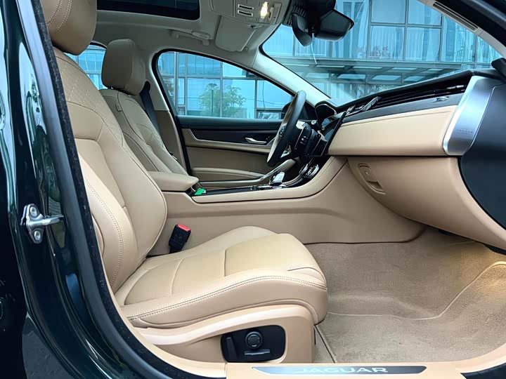 Фото 7 - Jaguar XF L