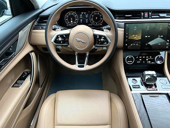 Фото 9 - Jaguar XF L