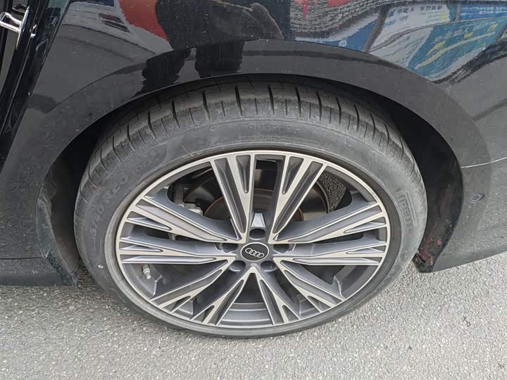 Фото 8 - Audi A6L