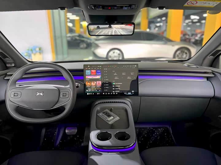 Фото 2 - XPeng P7