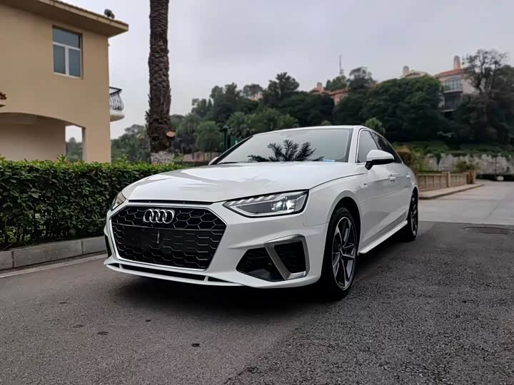 Фото 1 - Audi A4L