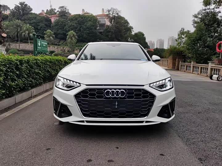 Фото 2 - Audi A4L