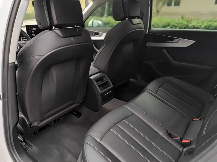 Фото 4 - Audi A4L