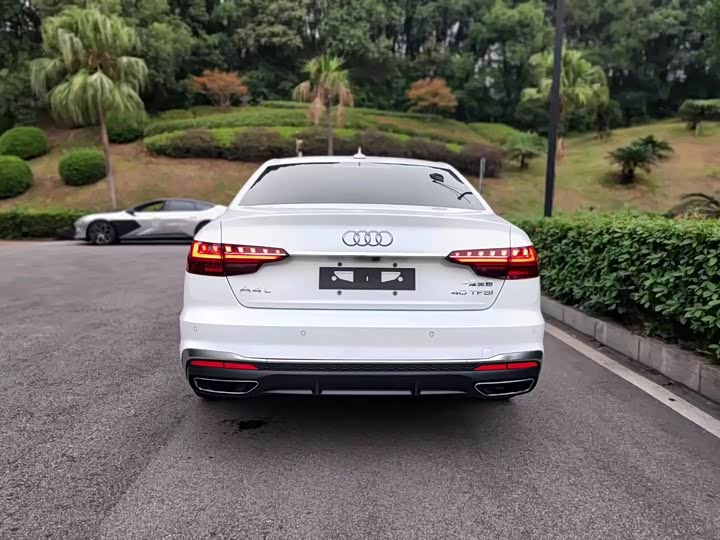 Фото 8 - Audi A4L