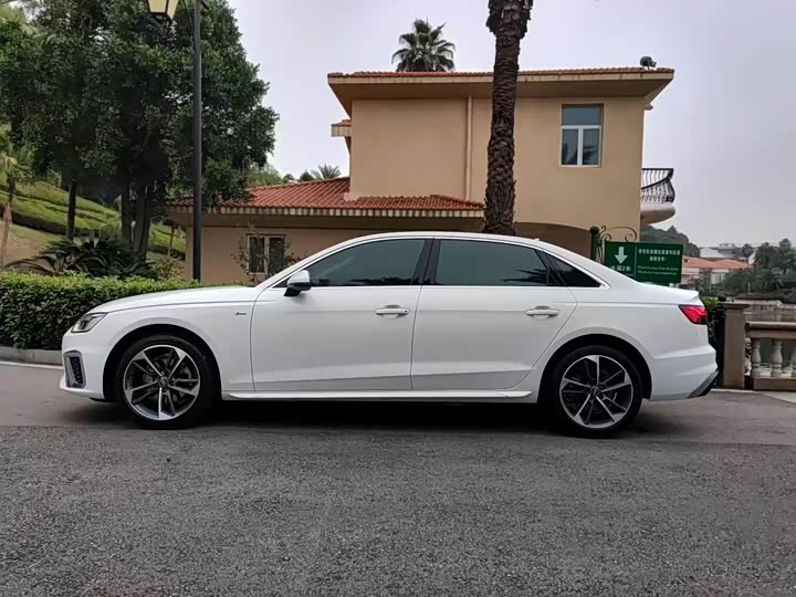 Фото 9 - Audi A4L